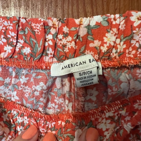 American Eagle Floral Orange Women's Shorts Size Small - Picture 4 of 4